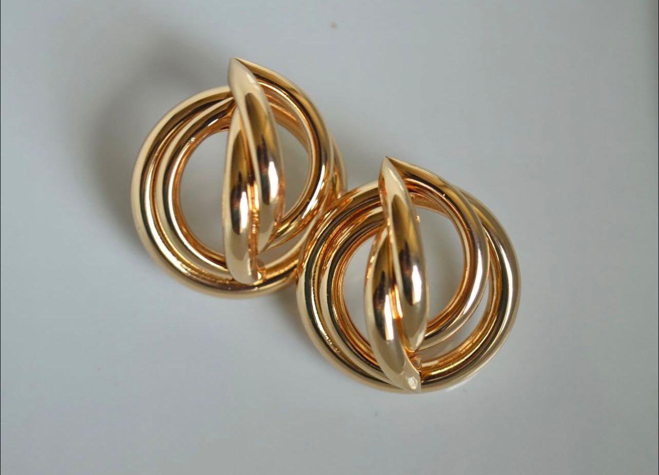 gold chain hoops