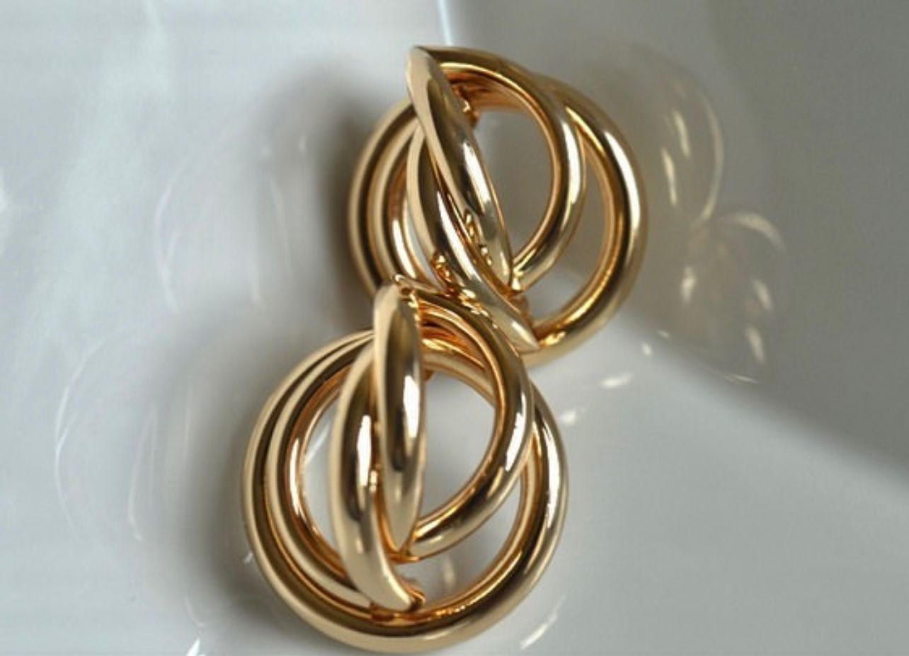 gold chain hoops